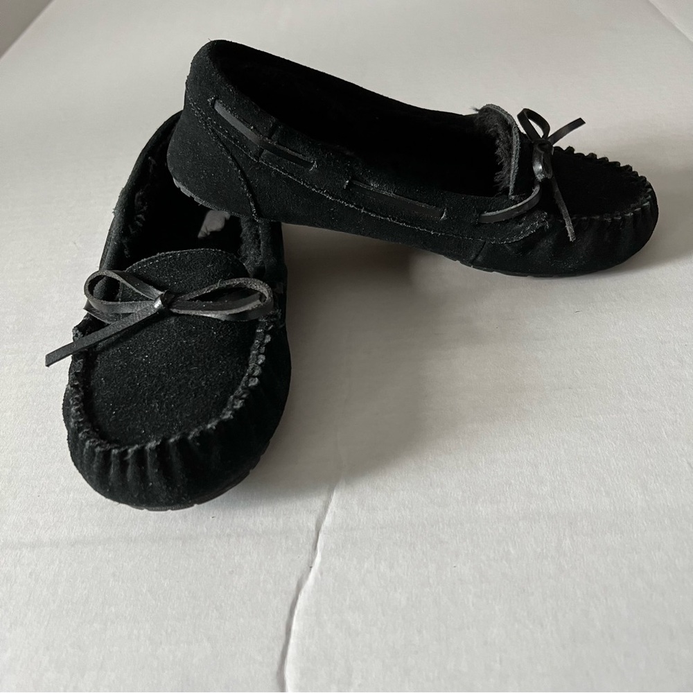 Women’s moccasin shoes